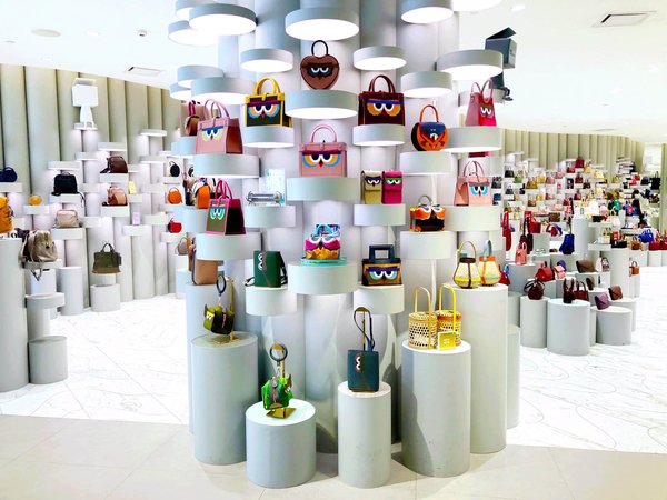 How to Choose the Right Eco-Friendly Handbag that's Large Enough for Work Essentials?